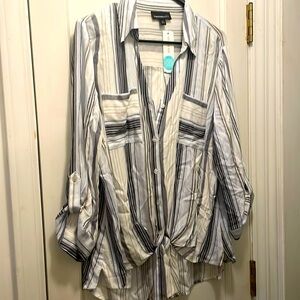 NWT Fortune + Ivy Blake Tie Front Top